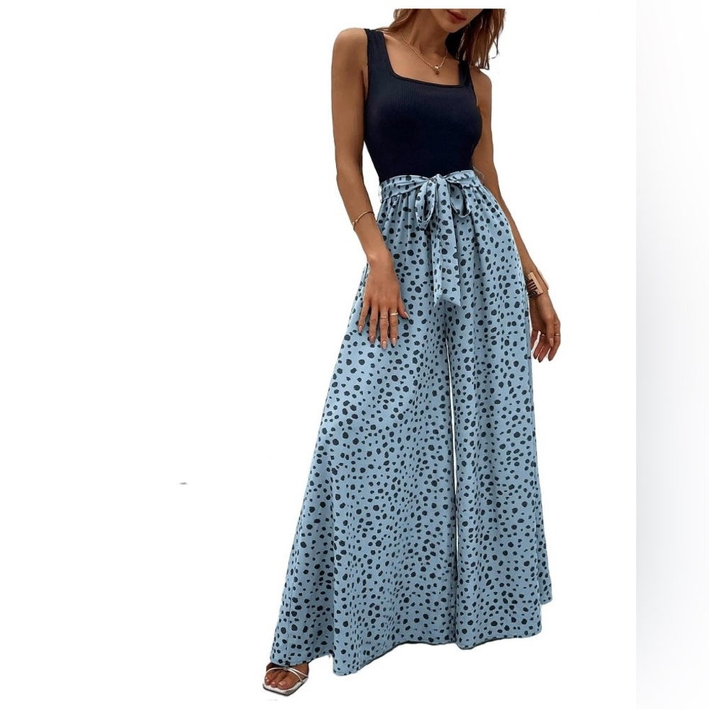 Sleeveless polka dot jumpsuit with belt..(NWT)..size small